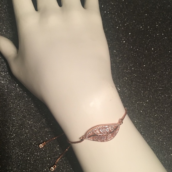 💕Rose Gold Plated Pave CZ Leaf Bracelet - Picture 2 of 7